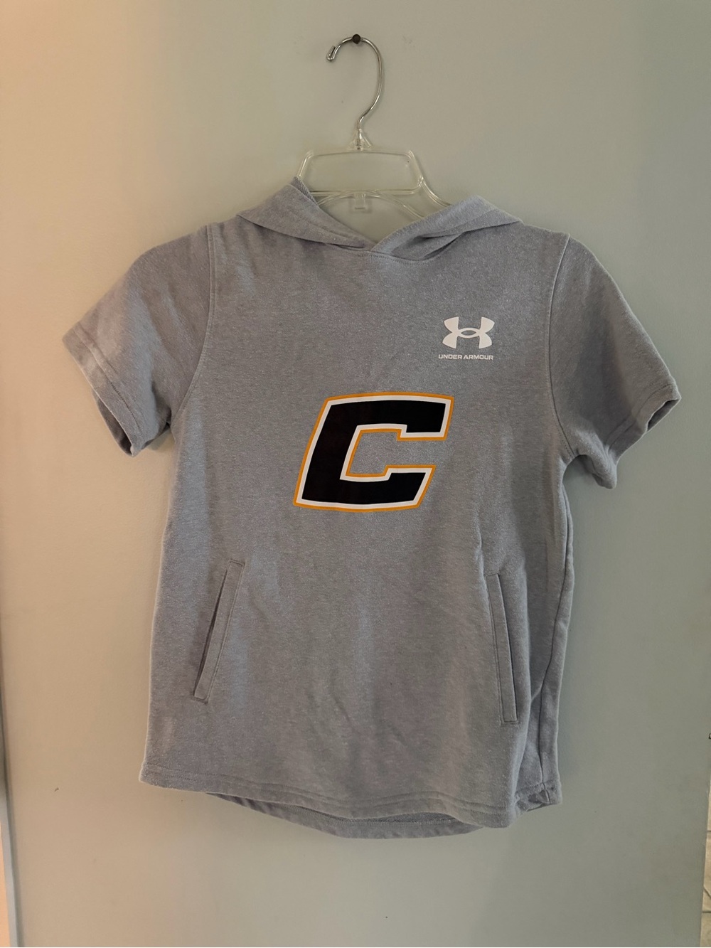 Under Armour Kids Light Gray Hooded Short-Sleeve Tee with Black & Gold 'C'